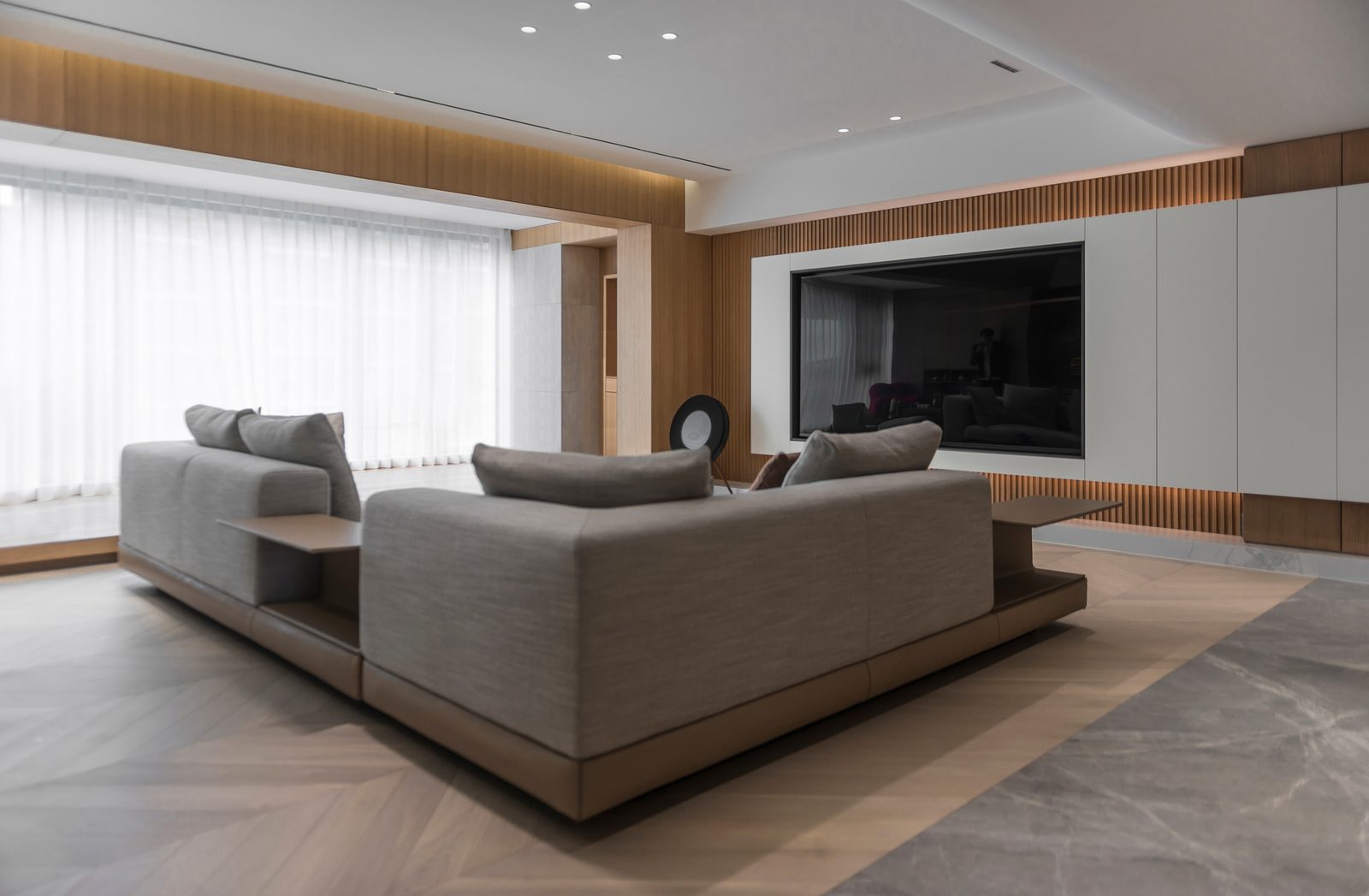 Warm Contemporary residence